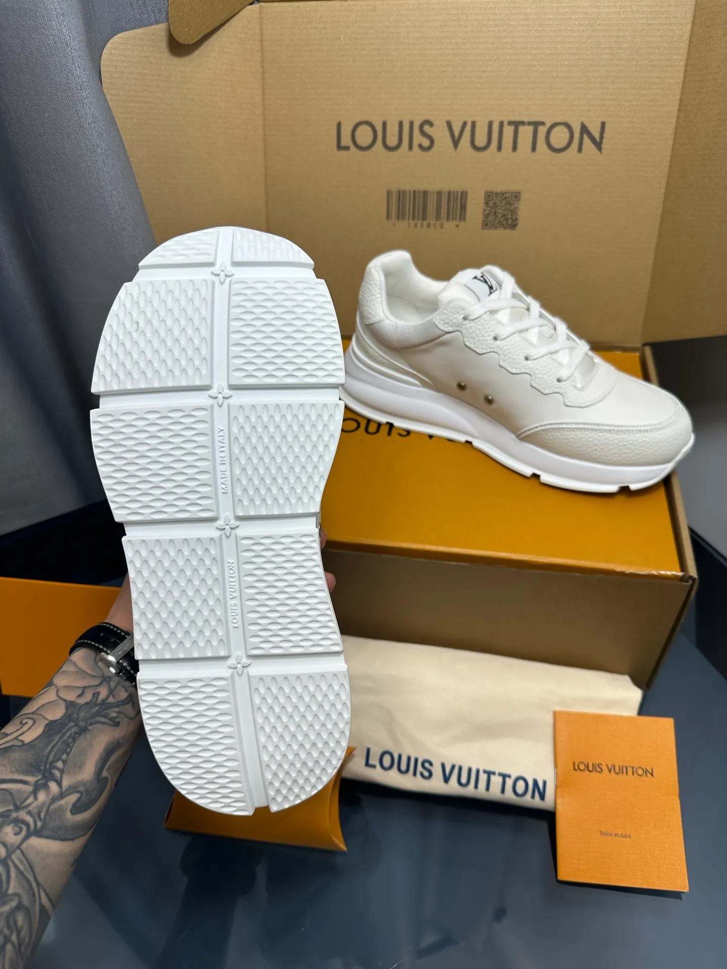 👟👟Ex-factory price 660👟👟 Men's size +10 🌈LV | Louis Vuitton 2025𝐬𝐬 🧡💚2025 spring and summer new style top version‼ ️The original version is the same. The counter focuses on the latest casual shoes and new hard goods🆕 ❥Purchasing agent level! Full of high-end feel! A popular model among bloggers at home and abroad, it’s retro and fashionable and looks amazing on your feet! Wear a lot of happiness! Mainly recommended model on the official website★ ━━━━━ ЅᏇєєt ━━━━━ ▪️Upper: Original custom-made imported calfskin fabric ▪️Inner: breathable gauze imported from Italy ▪️Outsole: rubber foam ➕tpu high-end outsole ▪️Color: nine colors available ▪️Shoe size: 35-46